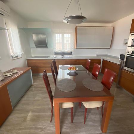 Apartments Luana With Private Jacuzzi Zara Esterno foto