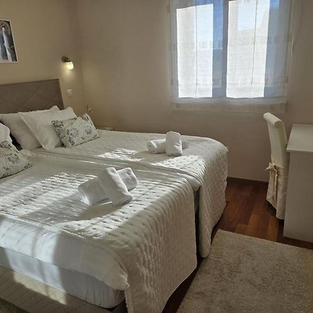Apartments Luana With Private Jacuzzi Zara Esterno foto