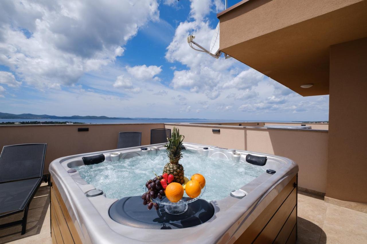 Apartments Luana With Private Jacuzzi Zara Esterno foto