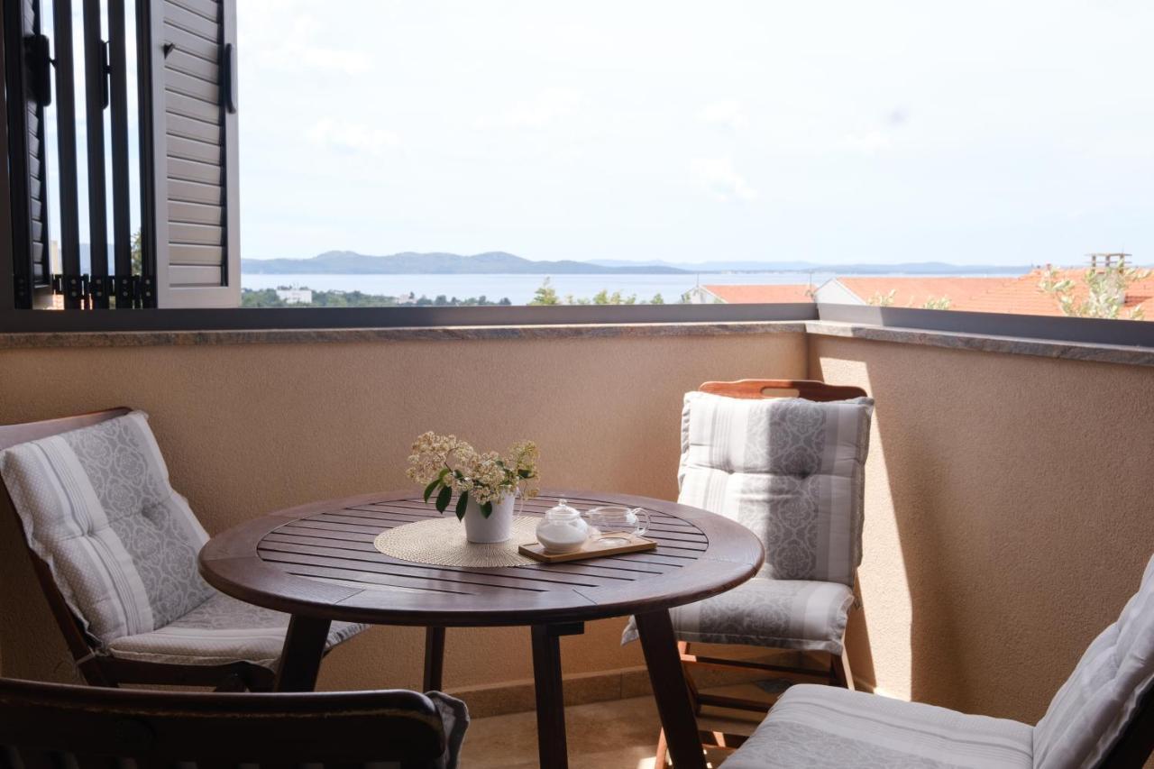 Apartments Luana With Private Jacuzzi Zara Esterno foto
