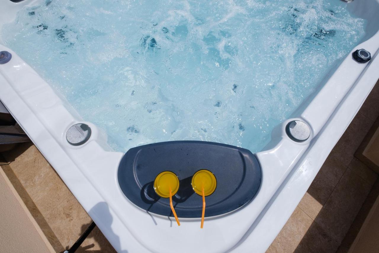 Apartments Luana With Private Jacuzzi Zara Esterno foto