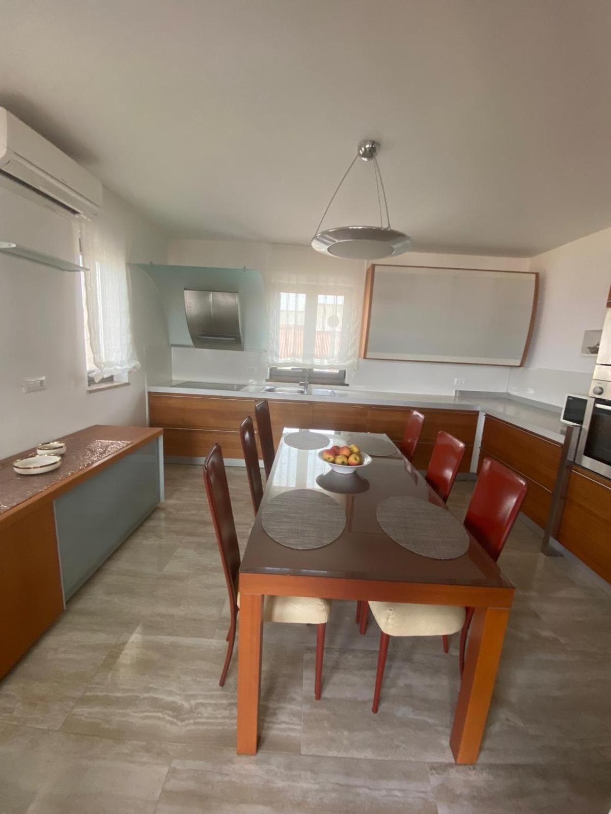 Apartments Luana With Private Jacuzzi Zara Esterno foto