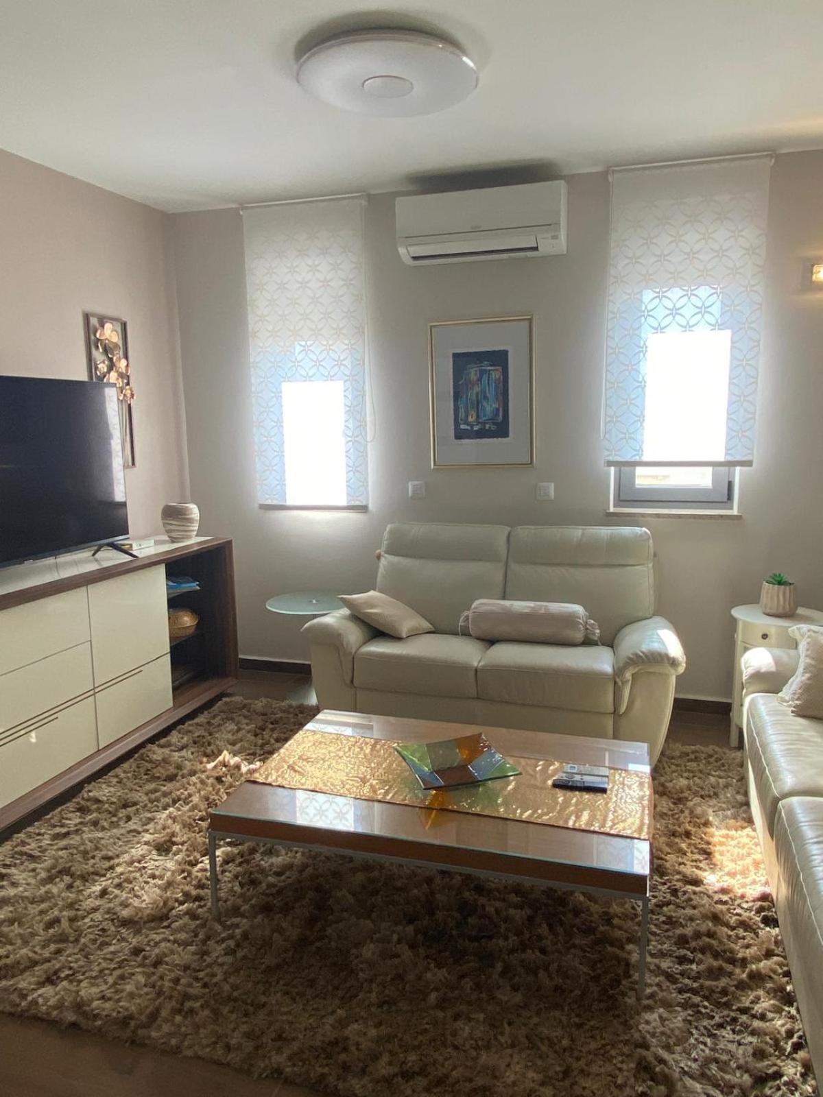 Apartments Luana With Private Jacuzzi Zara Esterno foto