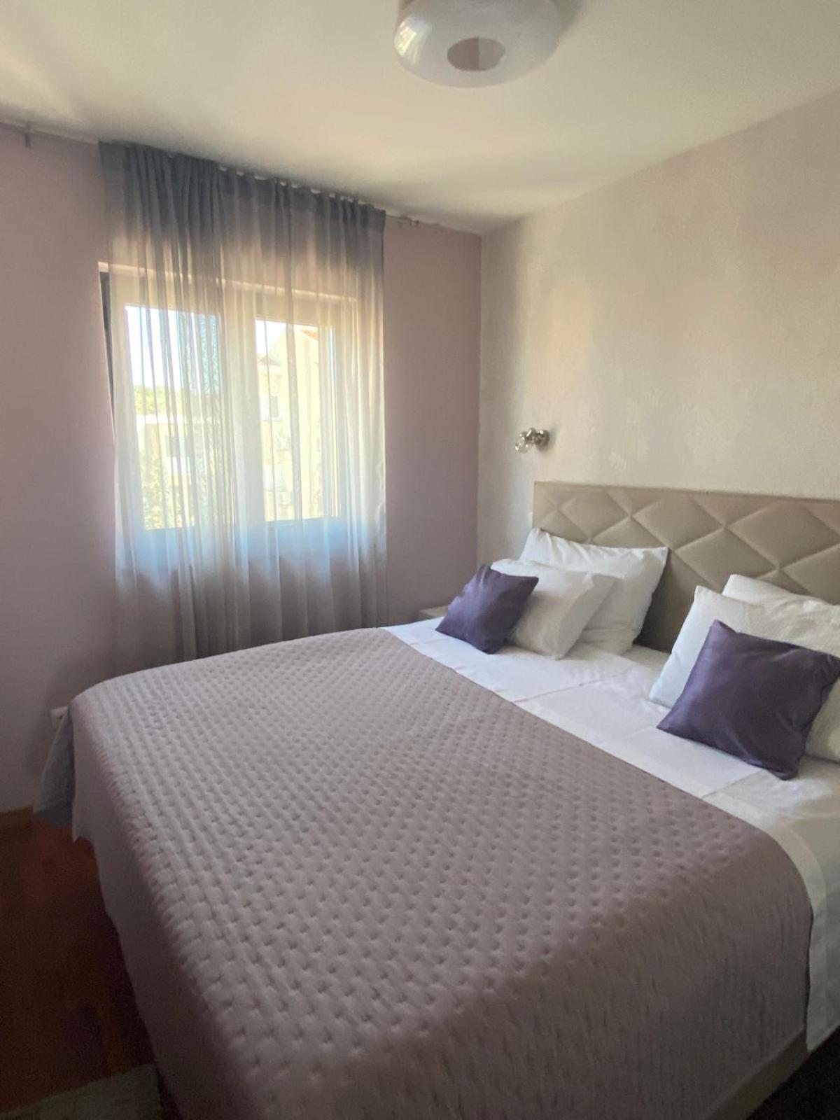 Apartments Luana With Private Jacuzzi Zara Esterno foto