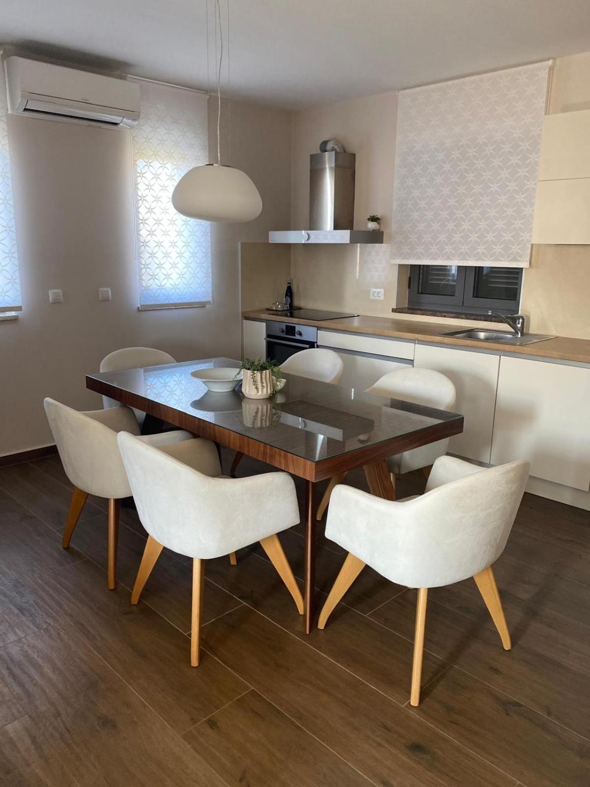 Apartments Luana With Private Jacuzzi Zara Esterno foto
