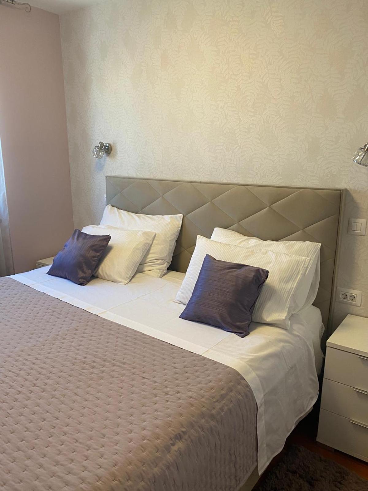 Apartments Luana With Private Jacuzzi Zara Esterno foto