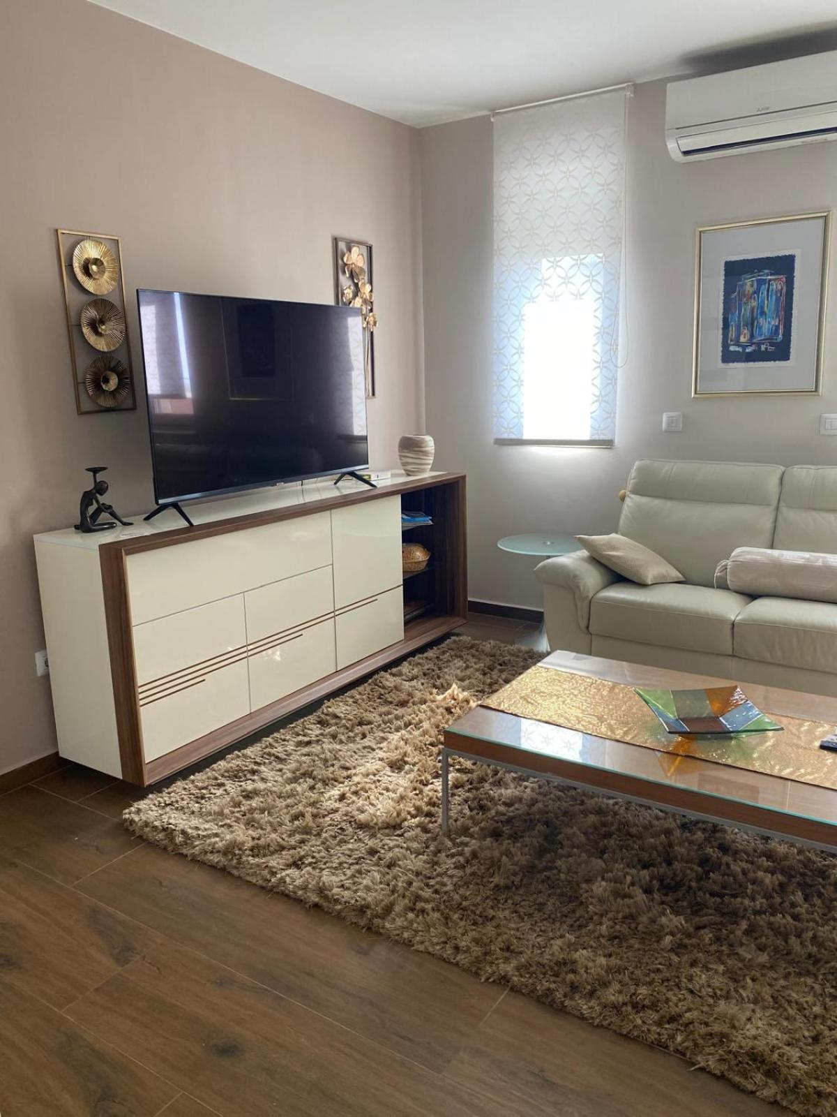 Apartments Luana With Private Jacuzzi Zara Esterno foto