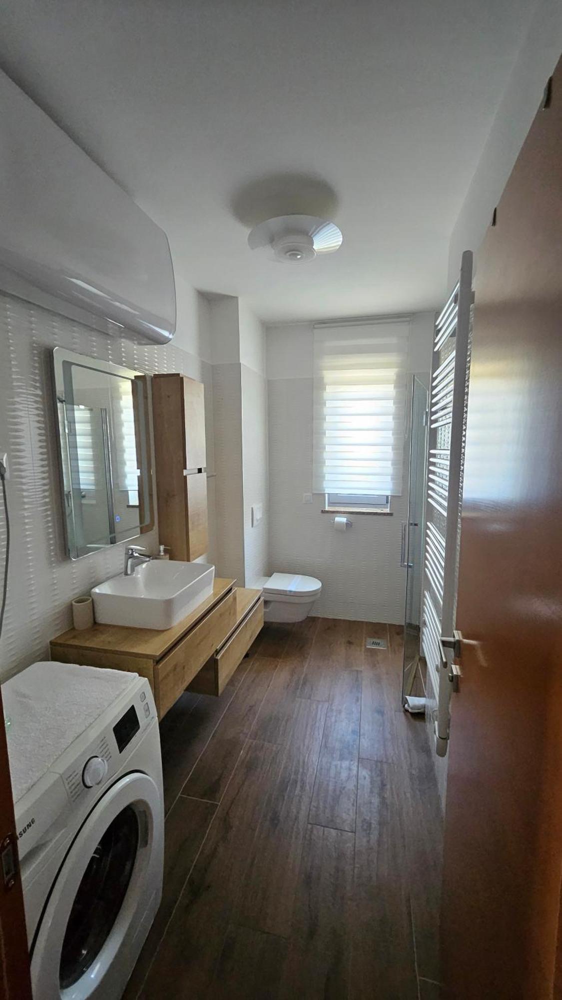 Apartments Luana With Private Jacuzzi Zara Esterno foto