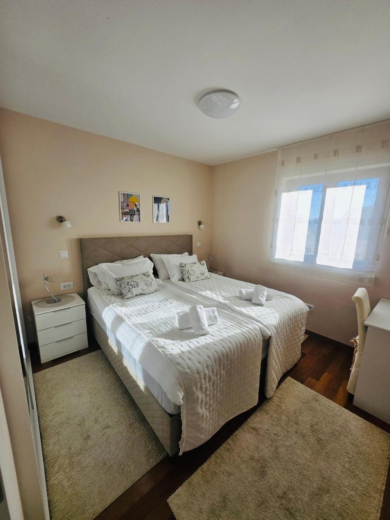 Apartments Luana With Private Jacuzzi Zara Esterno foto