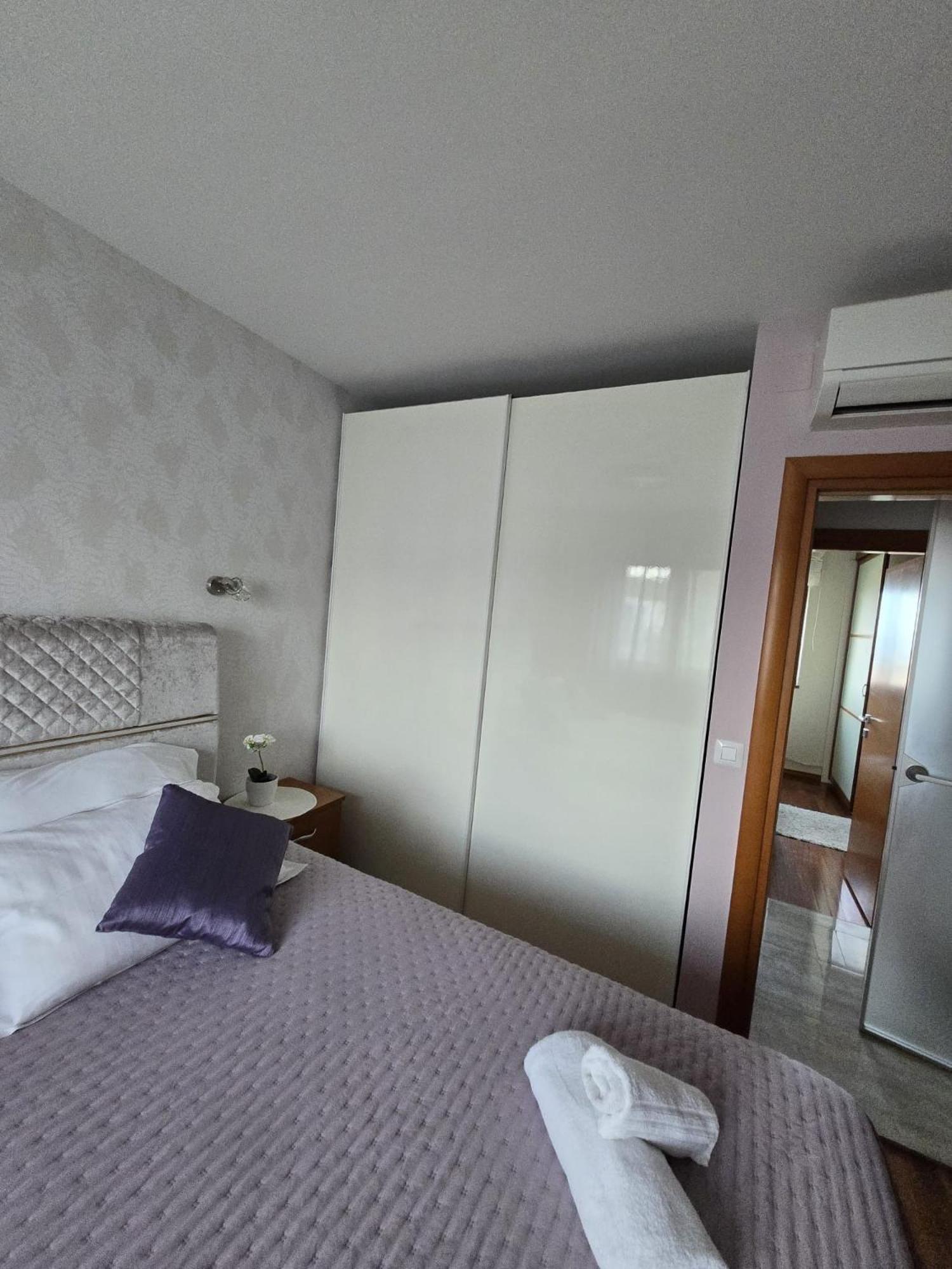 Apartments Luana With Private Jacuzzi Zara Esterno foto