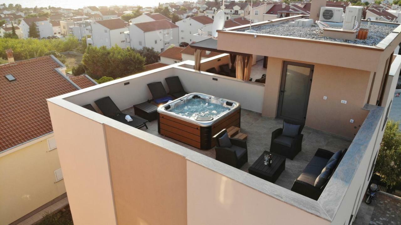 Apartments Luana With Private Jacuzzi Zara Esterno foto