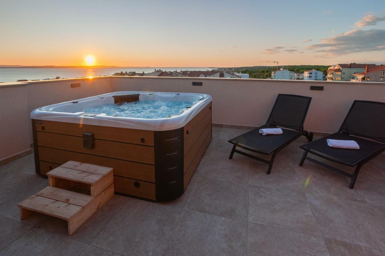 Apartments Luana With Private Jacuzzi Zara Esterno foto